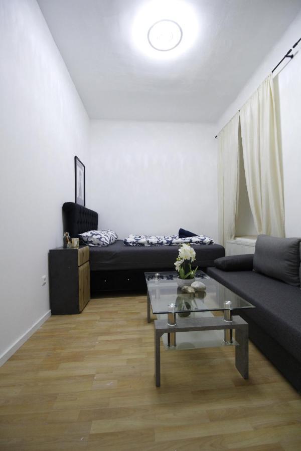 Comfort Triple Room Th Vienna Exterior photo